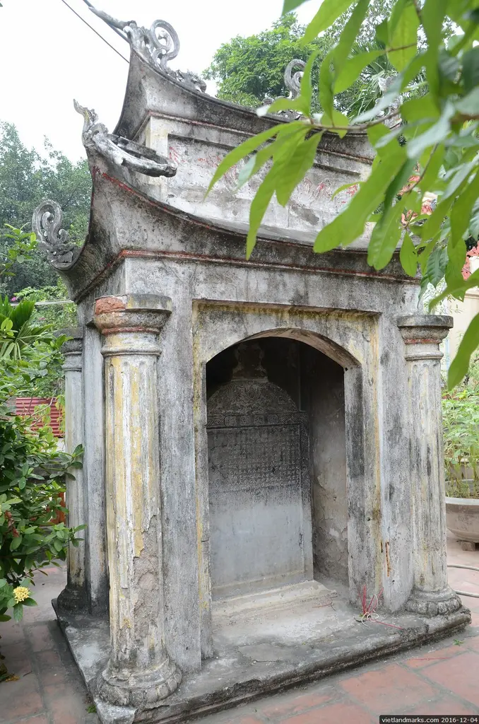 Bia đá tại Chùa Bộc