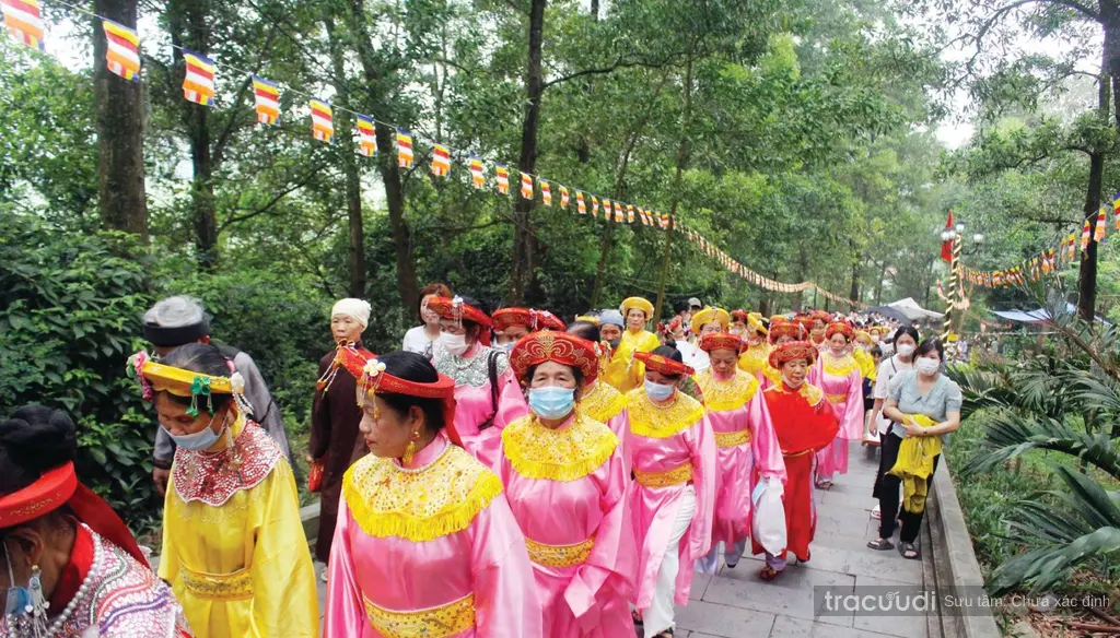 Đoàn rước Lễ hội chùa Đọi Sơn