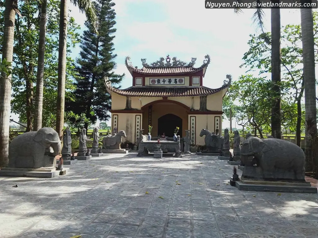 Tổng thể Lăng quận công Chu Xuân Hãn