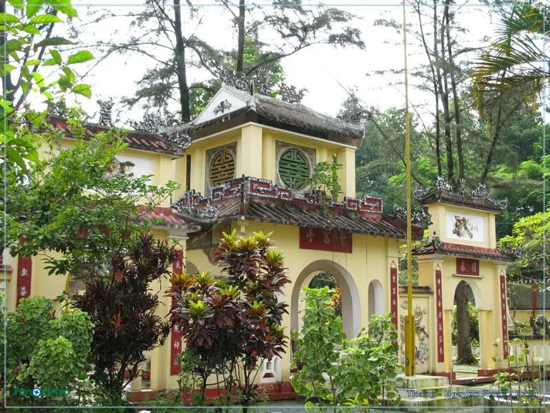Cổng Đình Phong Phú