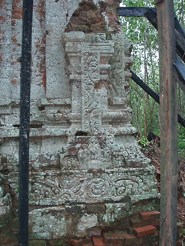 Hoa văn trên Tháp Đồng Dương