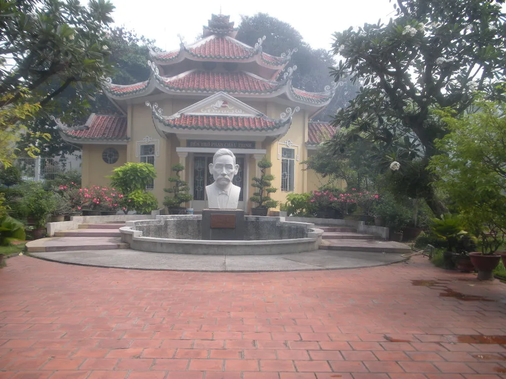 Khu Đền thờ tại Lăng mộ Phan Châu Trinh