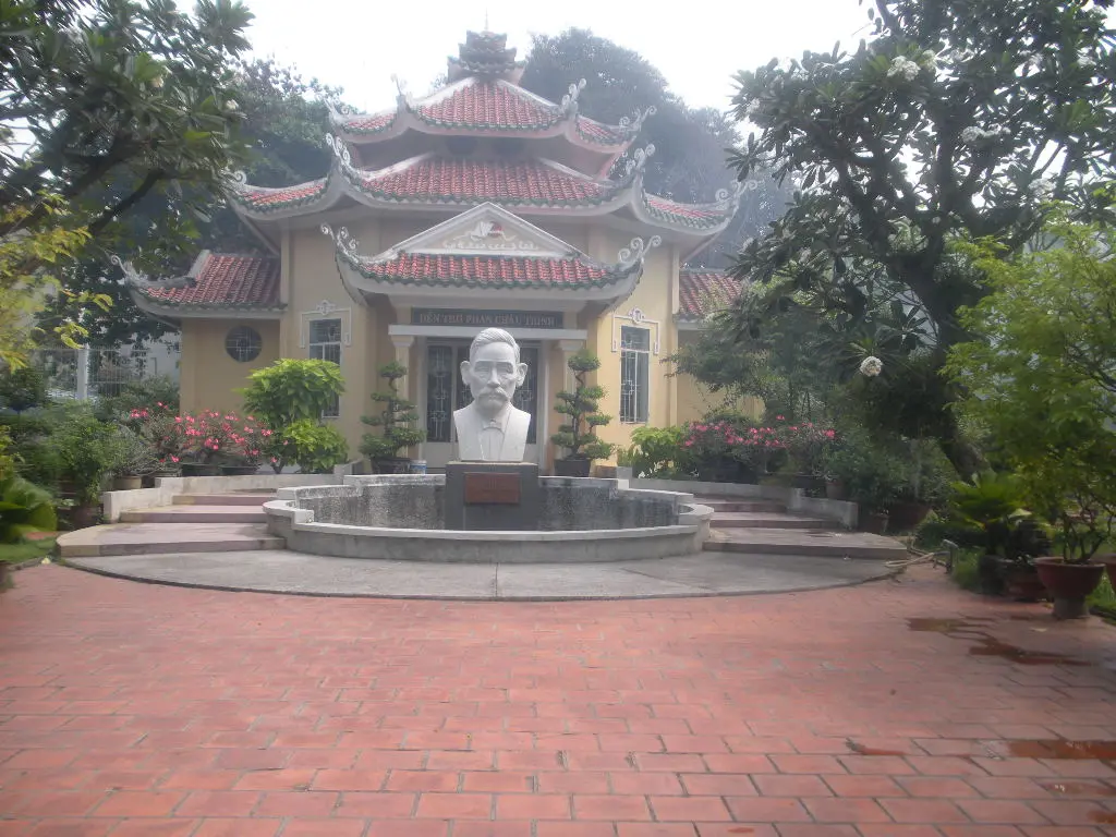 Khu Đền thờ tại Lăng mộ Phan Châu Trinh