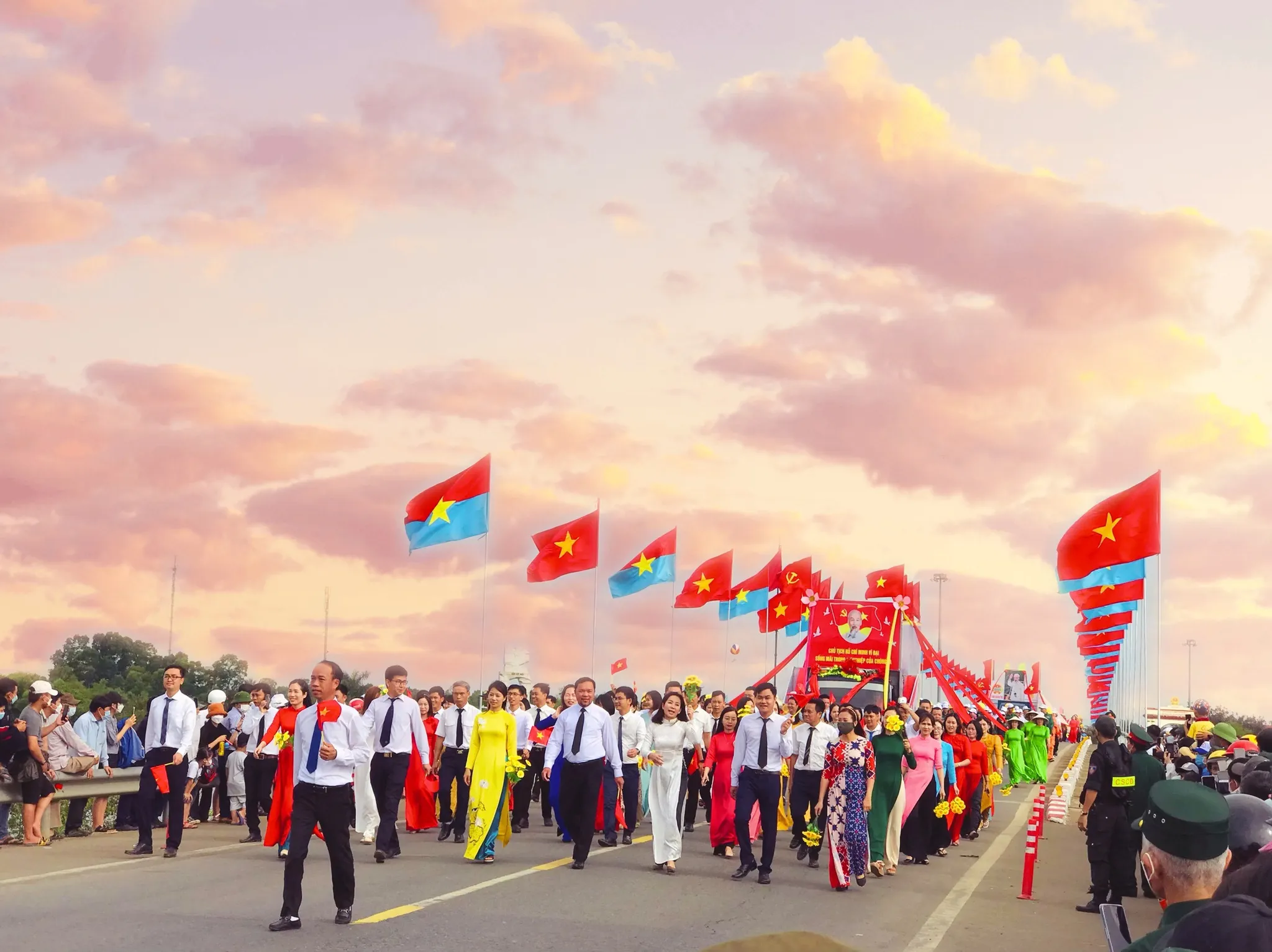 Diễu binh, diễu hành Lễ hội Thống nhất non sông