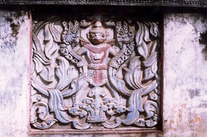 Hoa văn trên tường rào Chùa Phướng