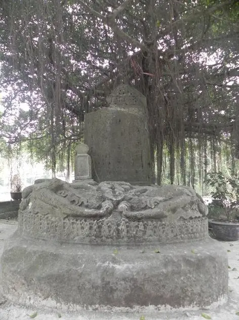Chân bia đá tại Chùa Ngô Xá