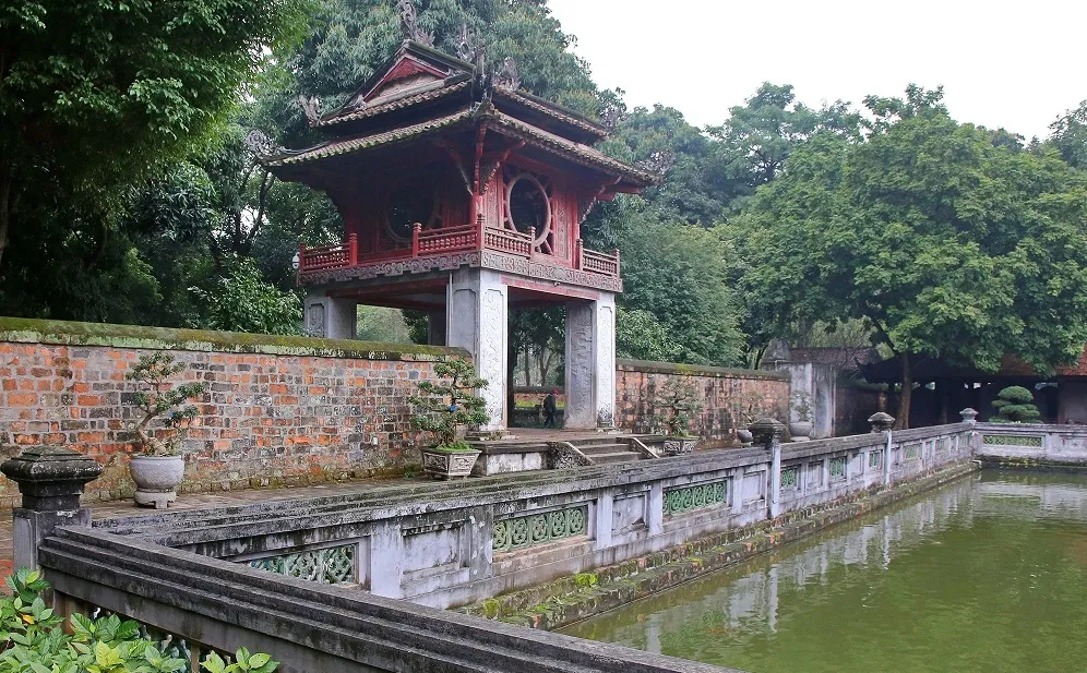 Quang cảnh tại Văn Miếu - Quốc Tử Giám