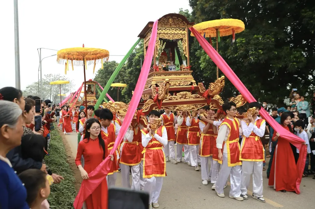 Nghi thức rước Tam Vị Hiện Thông Nguyên Soái - Thành Hoàng Làng So của Hội đình So