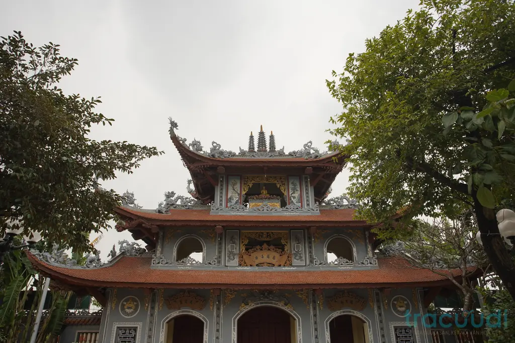 Công tam quan di tích Chùa Pháp Vân làng Văn Giáp