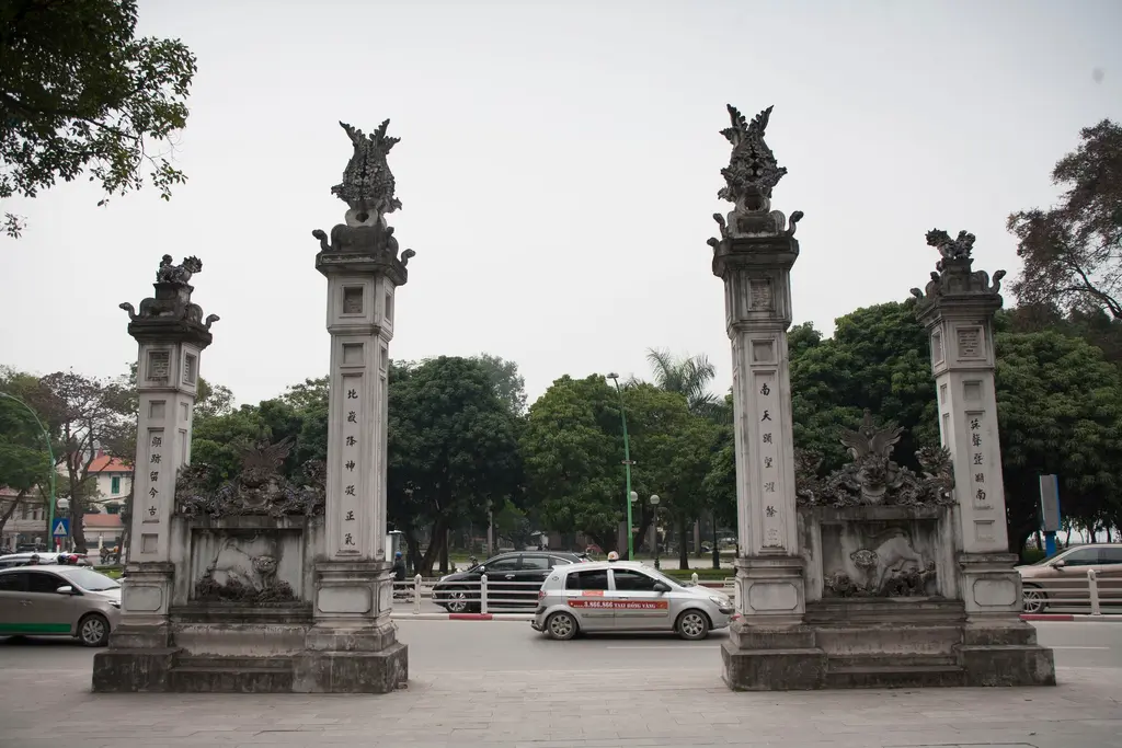 Không gian cảnh quan bên ngoài di tích Đền Quán Thánh