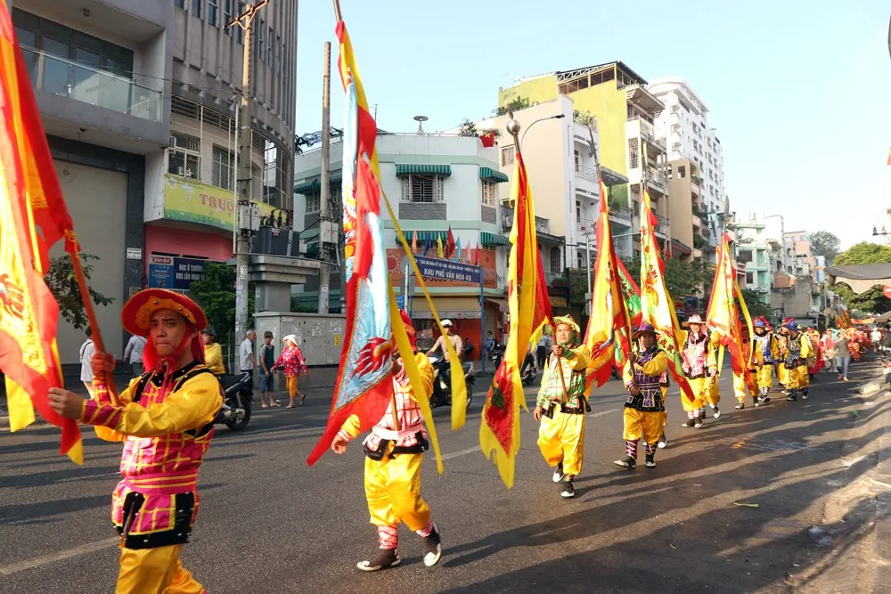 Diễu hành nghệ thuật đường phố tại Lễ hội Tết Nguyên tiêu