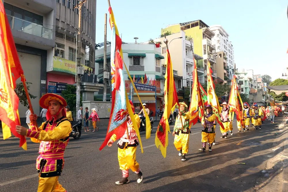 Diễu hành nghệ thuật đường phố tại Lễ hội Tết Nguyên tiêu