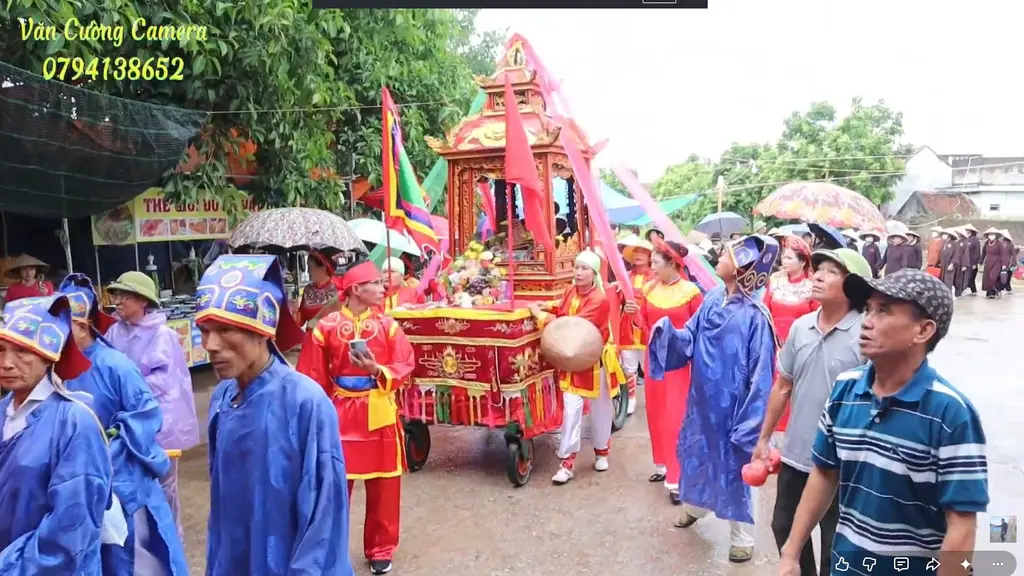 Lễ rước kiệu tại Hội đền Chòi