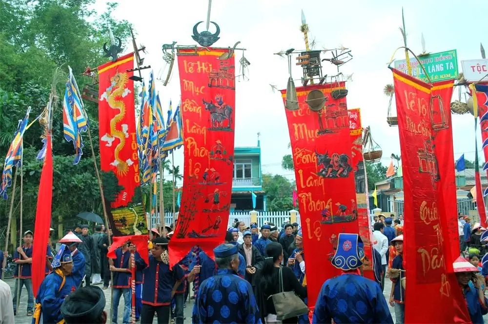 Những cây đại kỳ độc đáo của người dân làng Phong Lệ tại Lễ hội rước Mục Đồng