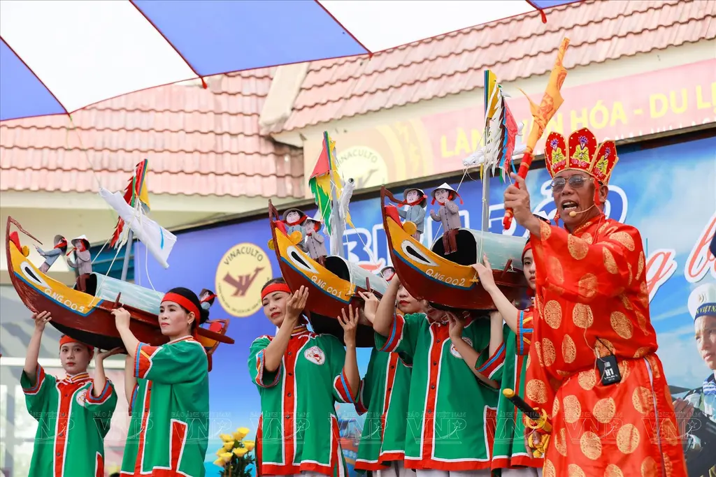 Tái hiện: Lễ khao lề thế lính Hoàng Sa