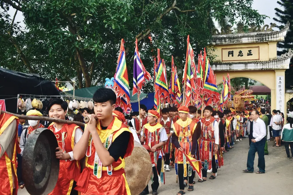 Đoàn rước Lễ hội đền Nghè, đình Đông