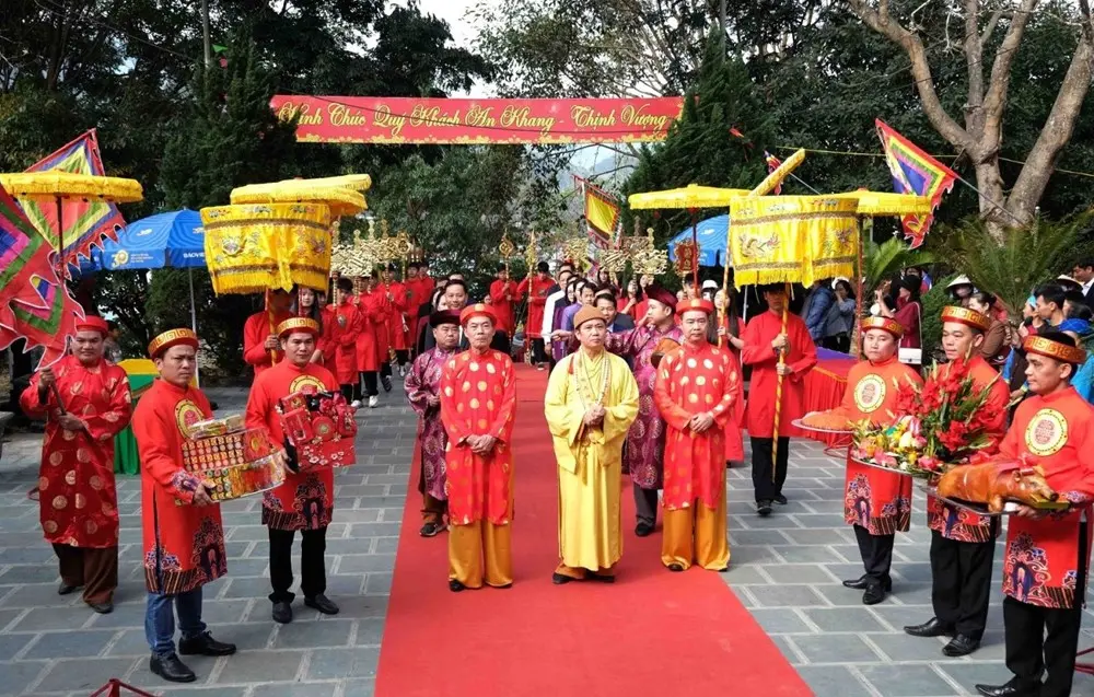 Nghi thức rước kiệu vua tại Lễ hội Đền thờ Lê Lợi