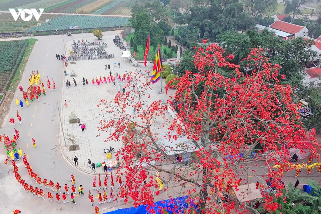 Quang cảnh Lễ hội Chử Đồng Tử - Tiên Dung