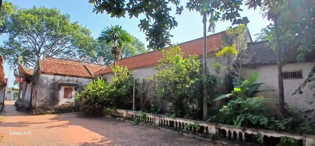 Cảnh quan phía sau đình làng Tốt Động