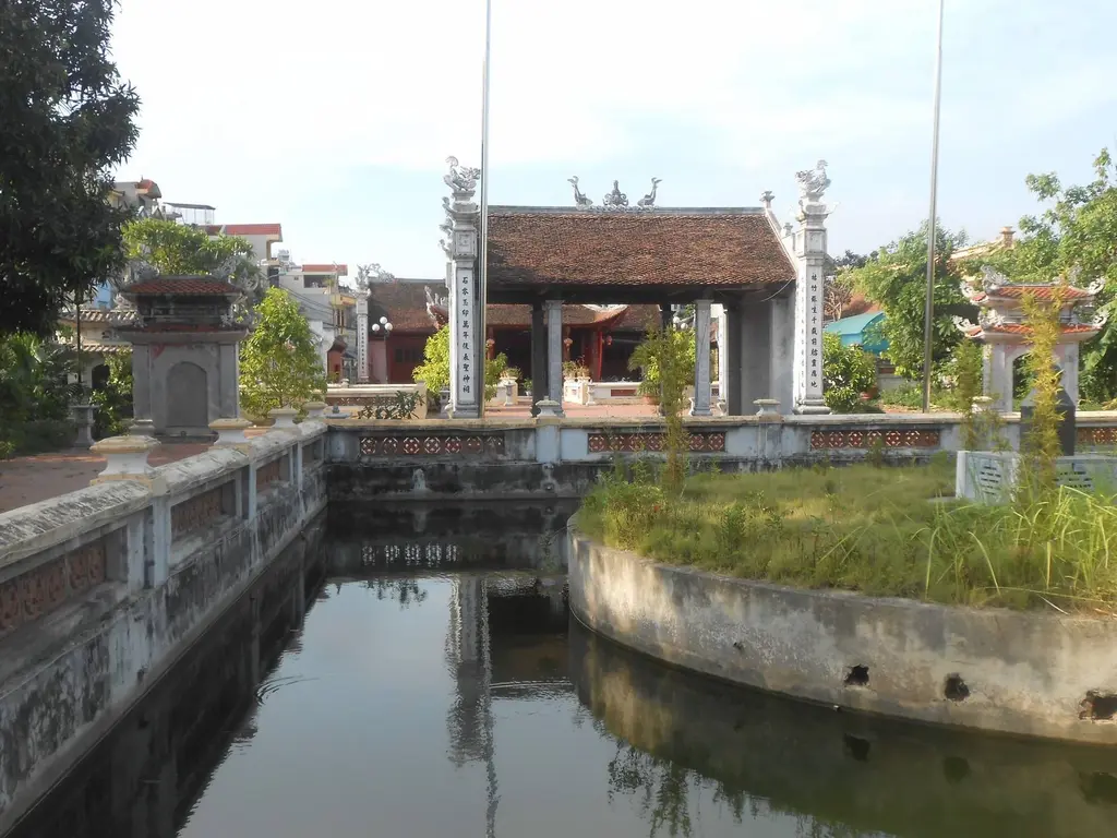 Cảnh quan không gian di tích Đình Ngoại Bình Đà (Đền)