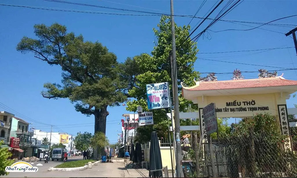 Quang cảnh bên ngoài Miếu thờ Trịnh Phong