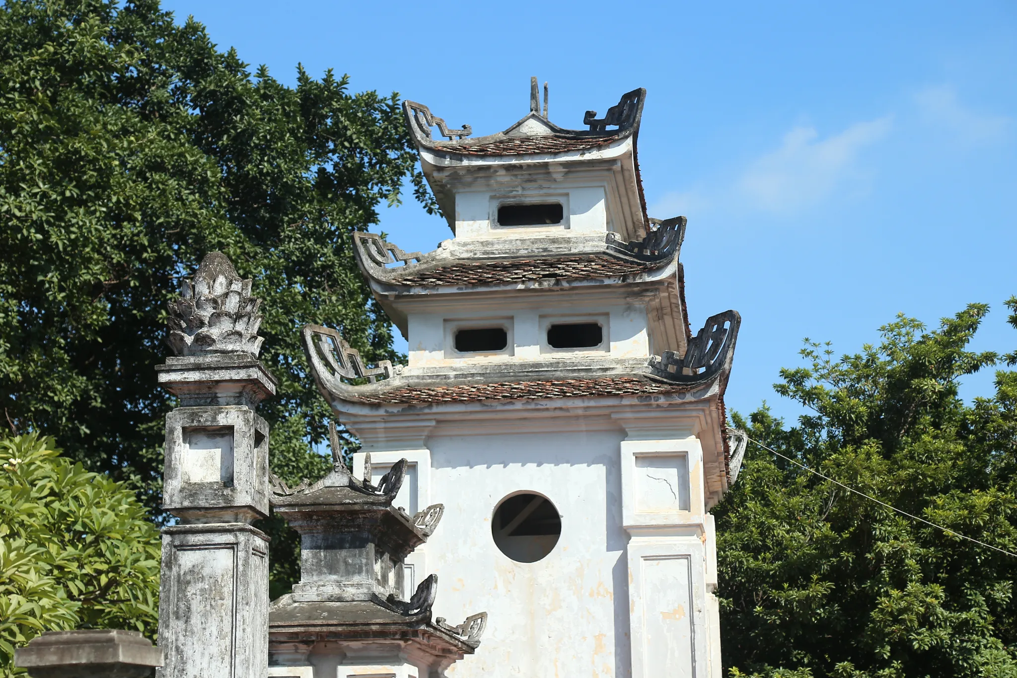 Cổng tam quan Chùa Hòe Thị (hay Hương Đỗ Tự)