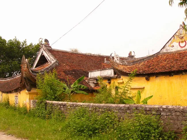 Quang cảnh bên ngoài Đình Đáp Cầu