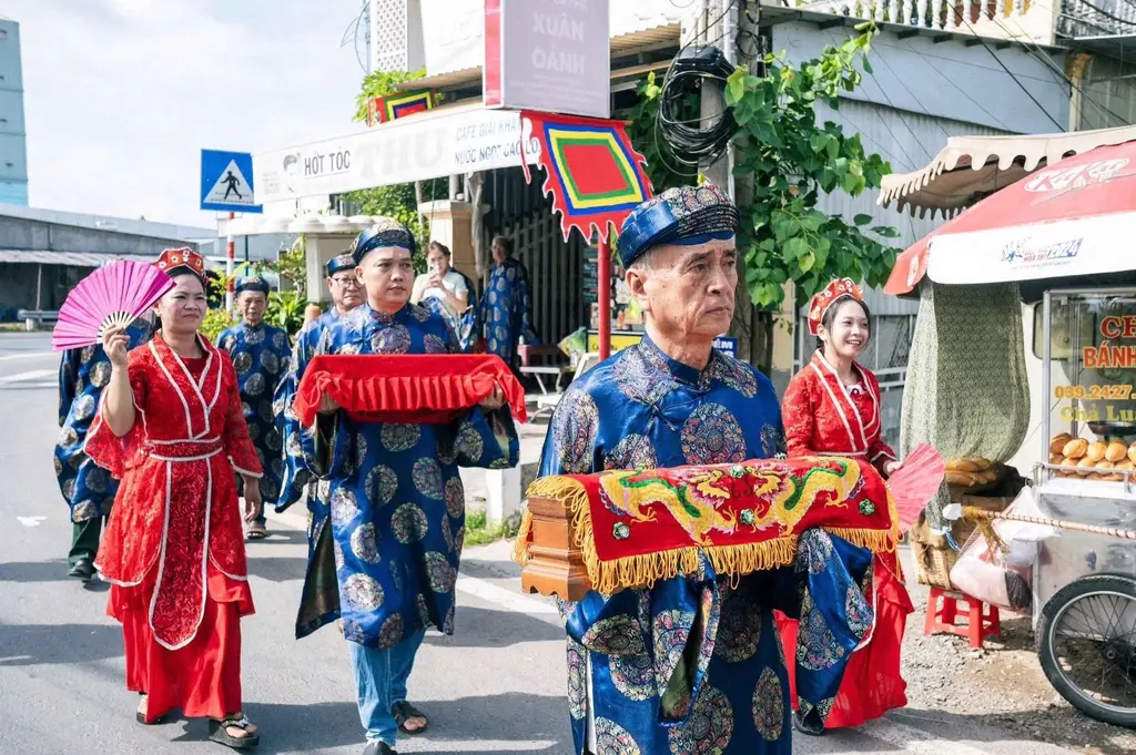 Lễ rước tại Lễ Thỉnh Sắc thần Đình Châu Phú