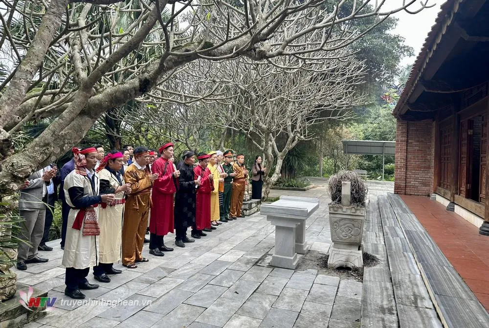 Lễ cúng Nàng Phốm Hóm tại lễ hội Đền Choọng