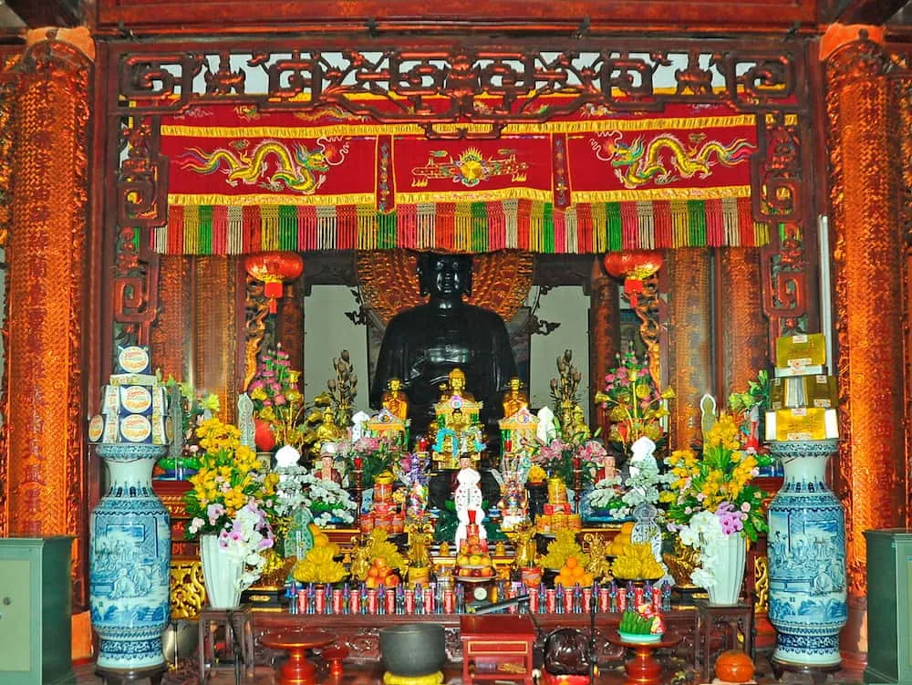 Cảnh quan bên trong di tích chùa Ngũ Xã