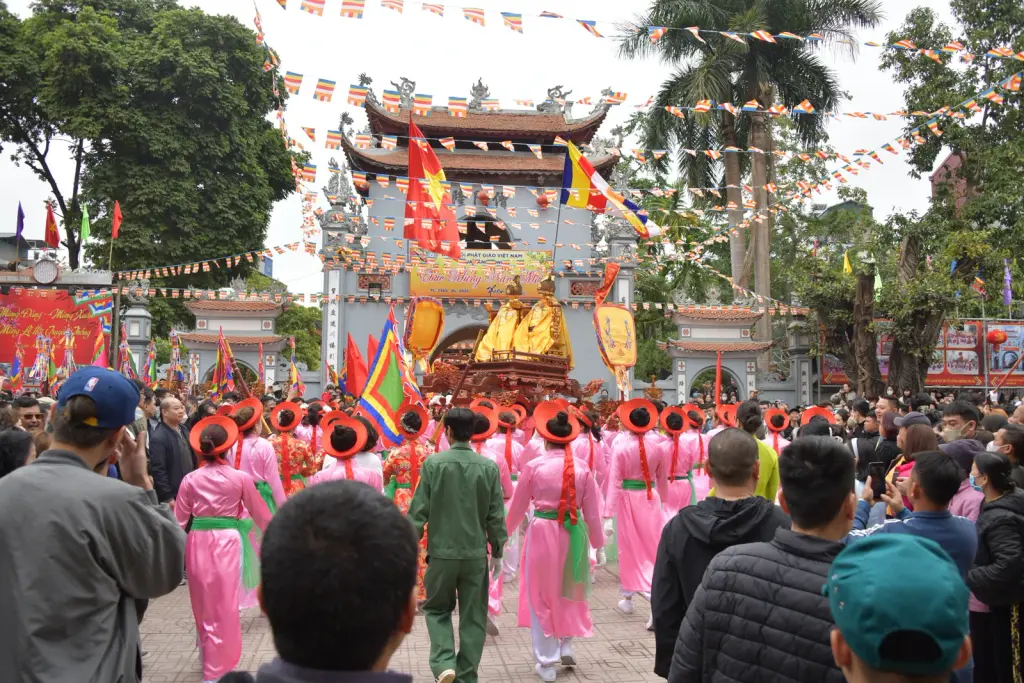 Cỗ kiệu 2 bà hoàng của làng Phú Đô tại Hội đình Phú Đô