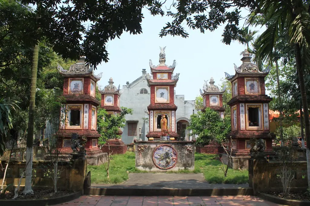 Khu vườn tháp tại Chùa Vẽ