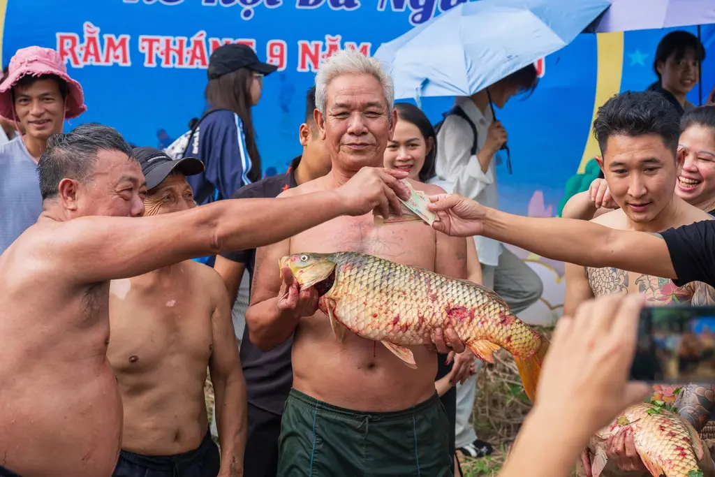 Phần thưởng nóng trong lễ hội Đả Ngư đền Và
