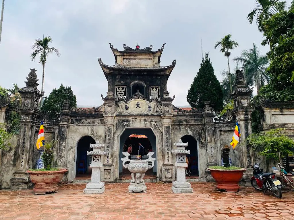 Công tam quan Chùa Sùng Phúc (Thổ Khối)