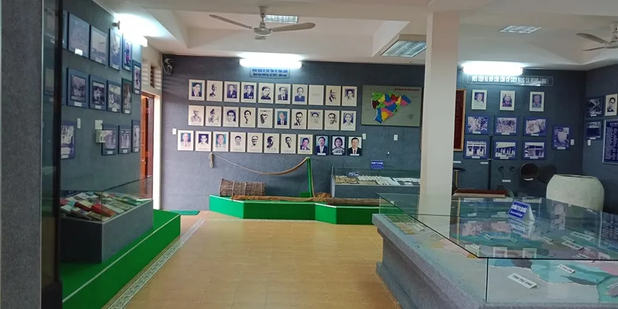Bên trong nhà trưng bày Khu di tích lịch sử Cách mạng Cái Ngang