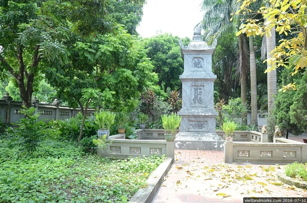 Khuôn viên Chùa Liên Đàm