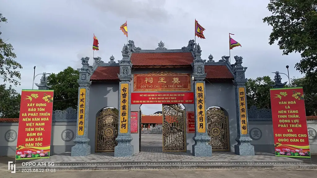 Cổng Từ Đường Họ Mạc