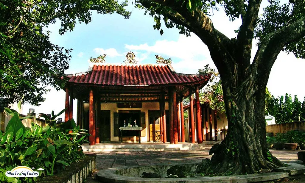 Cảnh quan Miếu thờ Trịnh Phong