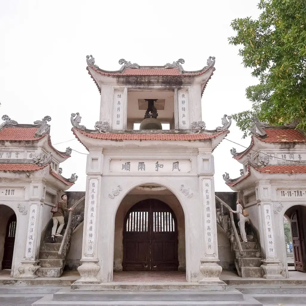 Công tam quan di tích Đình Tiên Tảo