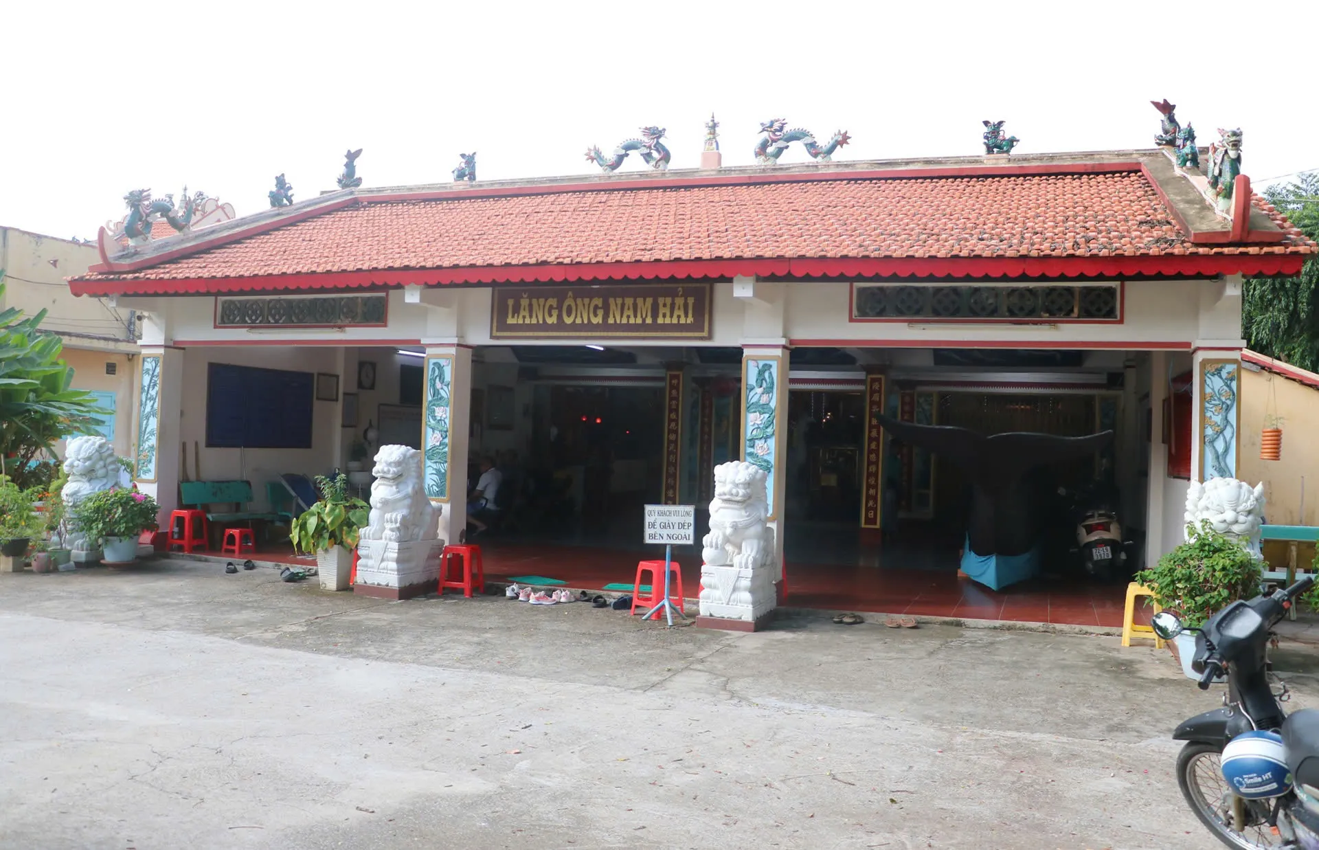 Lăng Ông Nam Hải tại Khu di tích Đình Thắng Tam
