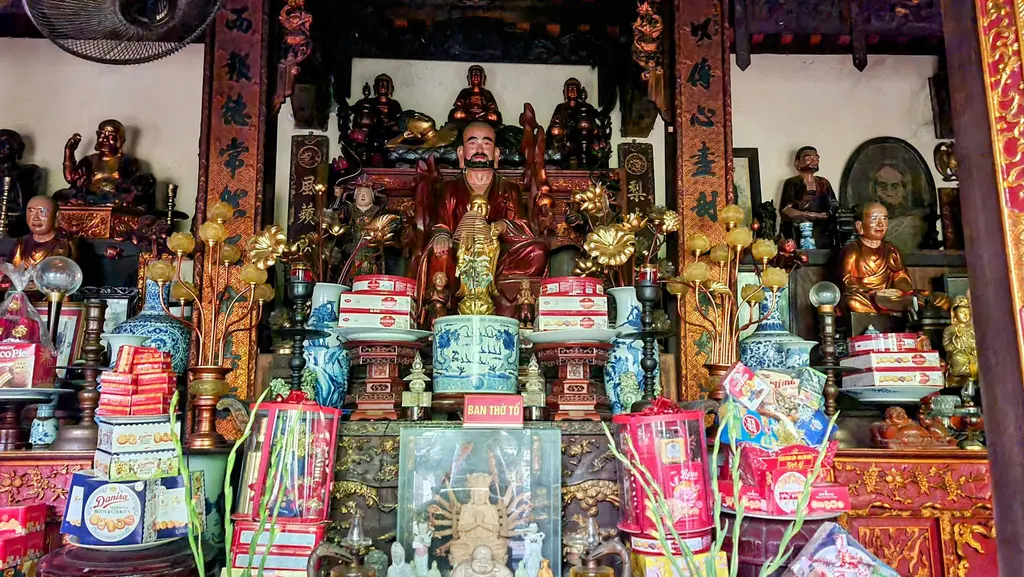 Không gian cảnh quan bên trong di tích Chùa Thiên Phúc