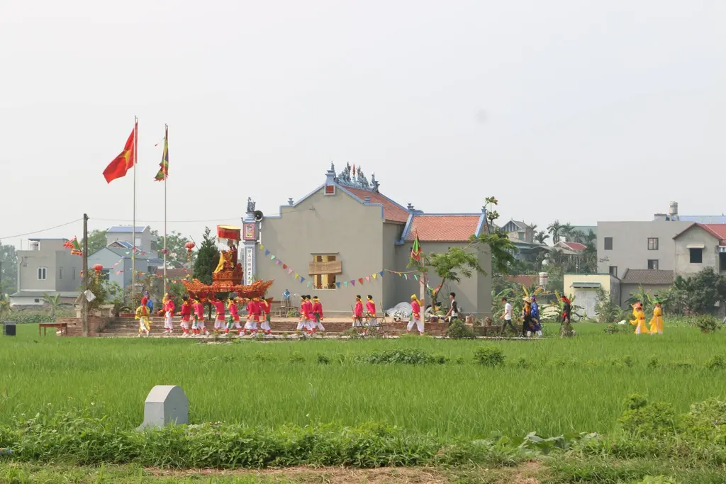Lễ rước kiệu tại Hội làng Đại Phẩm
