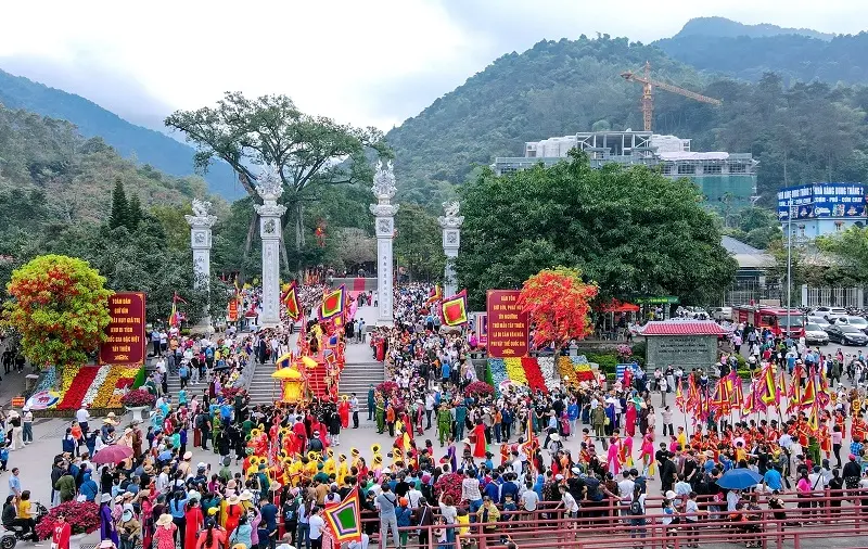 Quang cảnh Lễ hội Tây Thiên