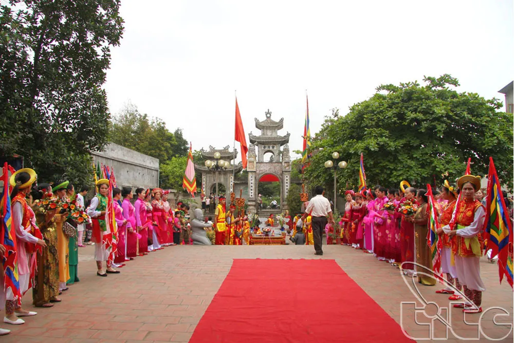 Khung cảnh Hội đền Ghềnh