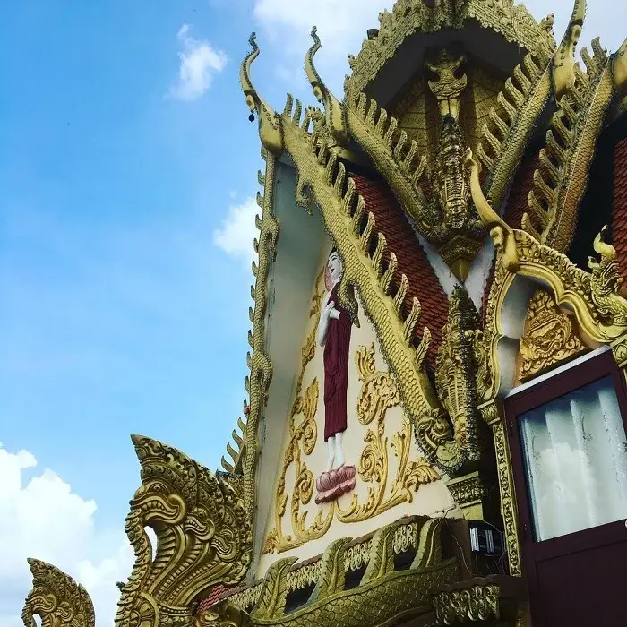 Phần mái Chùa Pitu Khôsa Răngsây được chạm trổ tỉ mỉ và tinh tế