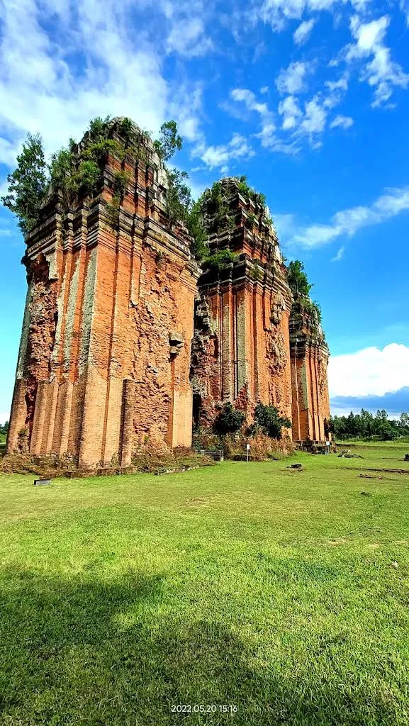 Vẻ đẹp Di tích Lịch Sử Văn Hóa Đặc Biệt Tháp Chăm Dương Long