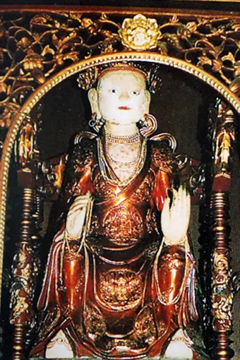 Tượng Mẫu Âu Cơ tại Đền Mẫu Âu Cơ