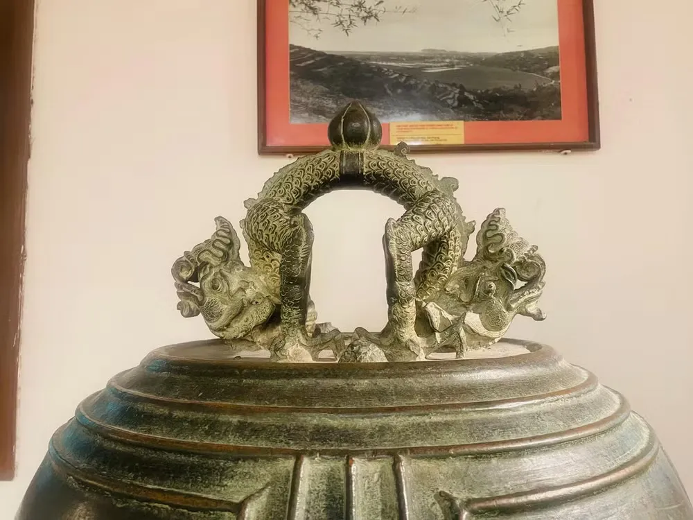 Cận cảnh Bảo vật Quốc gia Chuông chùa Vân Bản