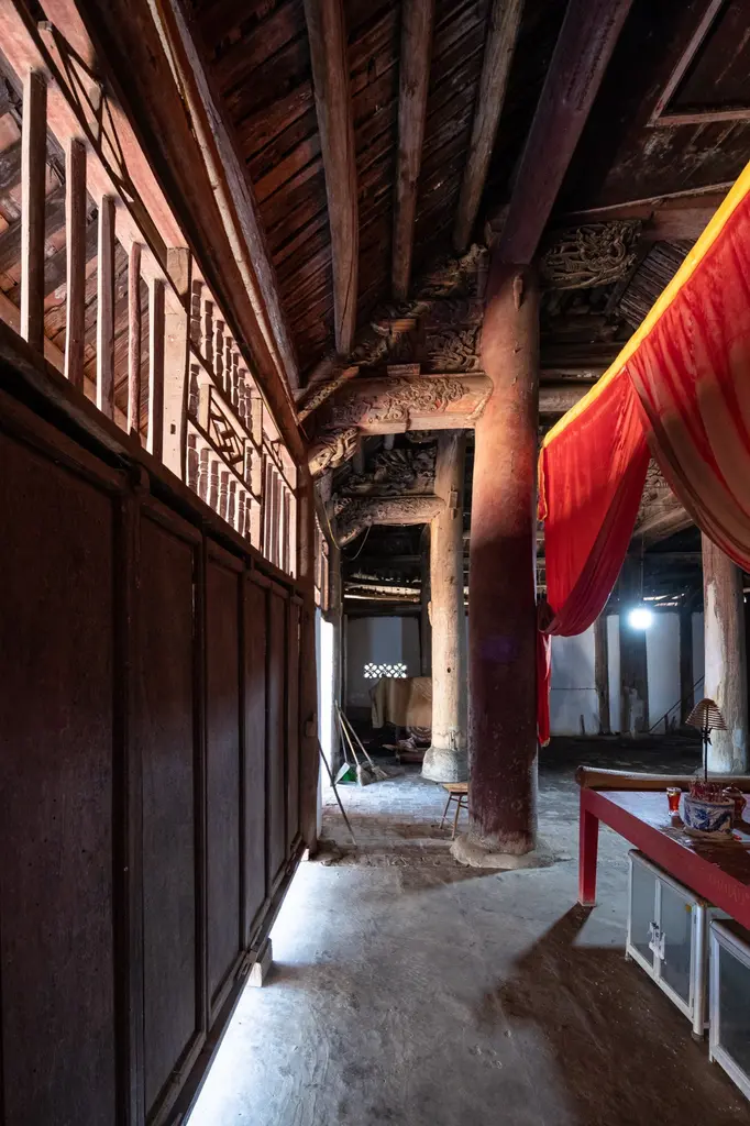 Không gian bên trong Đình Cam Đà