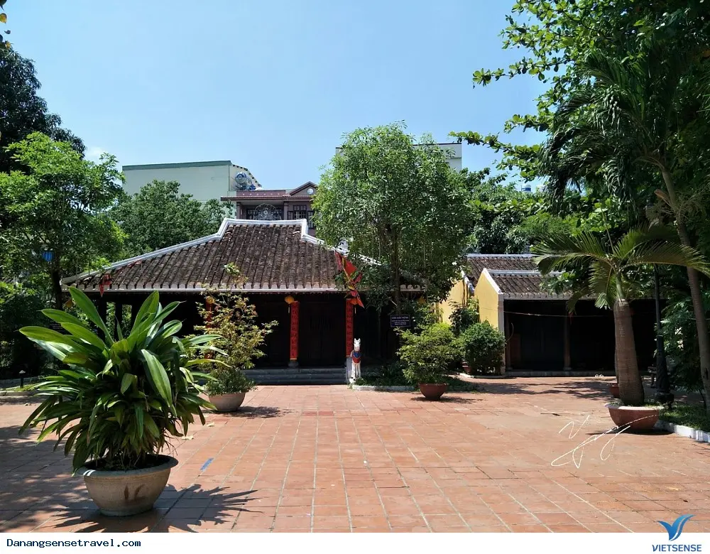 Khuôn viên Đình Hải Châu